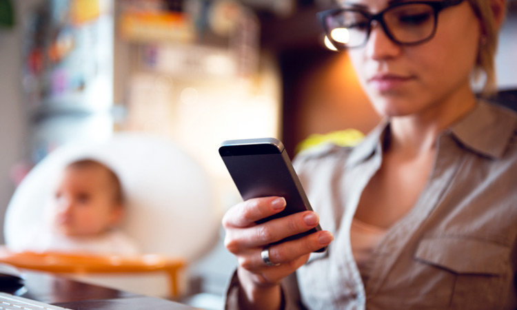 How Putting Down Your Smartphone Can Save Your Kid From Narcissism