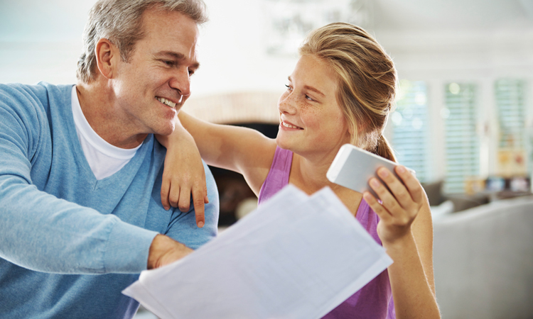 6 ways dads can bond with their teen daughters